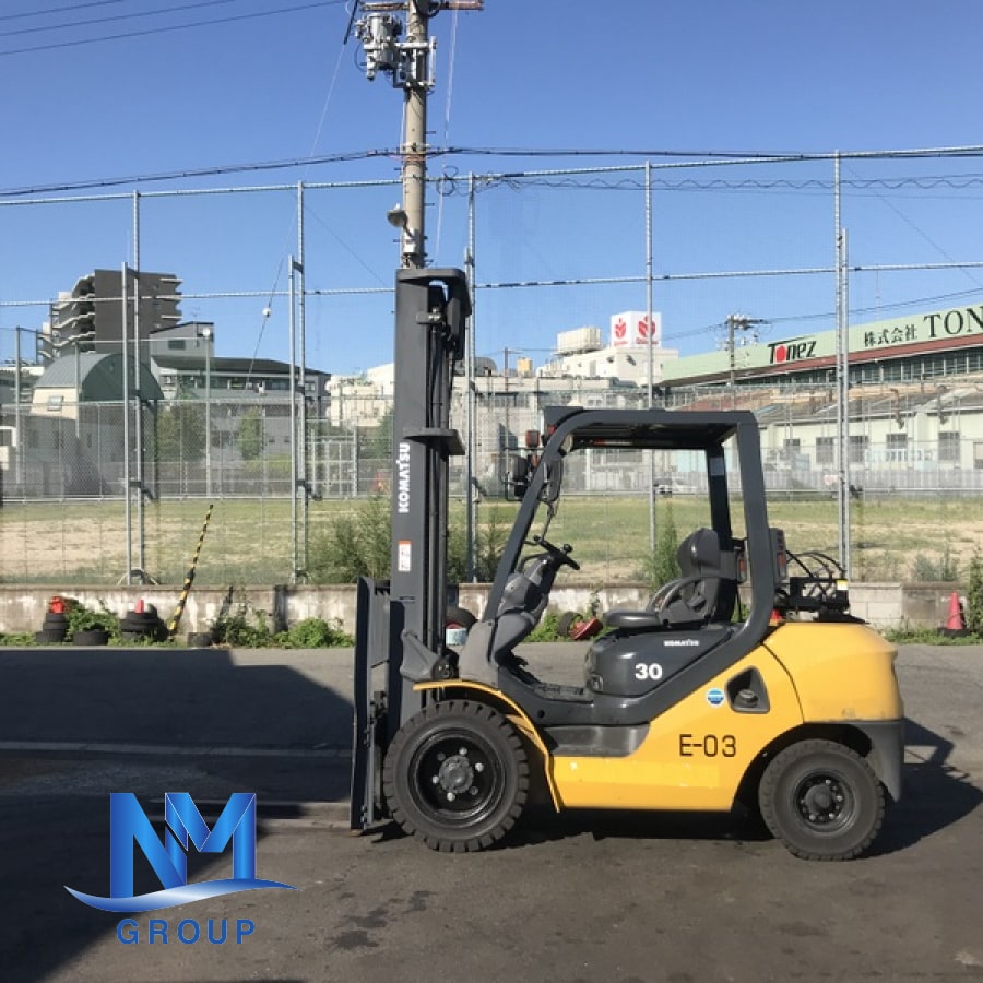 xe nâng Komatsu 3 tấn cũ  05