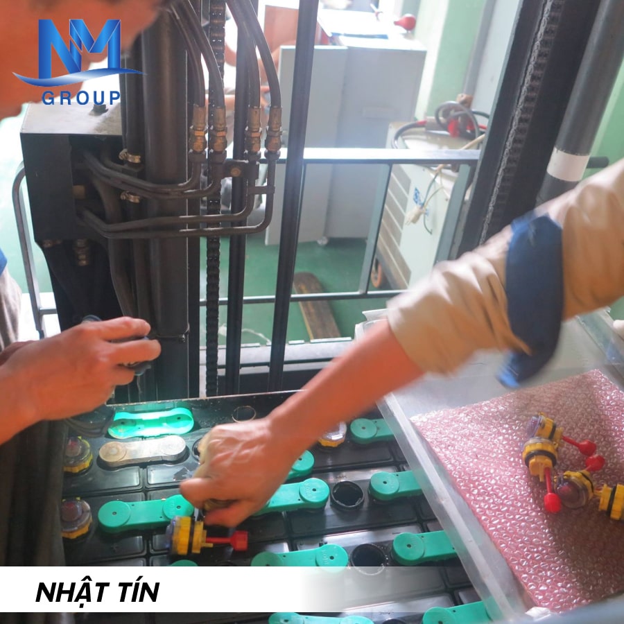 phục hồi ắc quy xe nâng điện