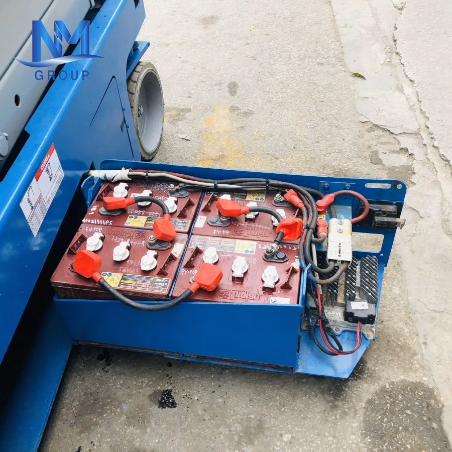 nổ bình ắc quy xe nâng điện